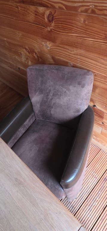 Eettafel (100x200cm) met 4 eetkamerstoelen op wieltjes
