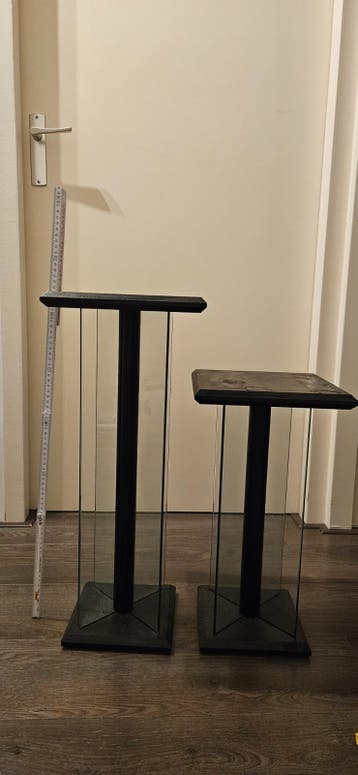 gratis: Set van 2 bijzettafels met glas en hout- opknapper