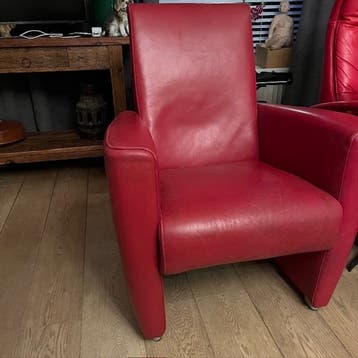 Rood leren stoel gratis af te halen
