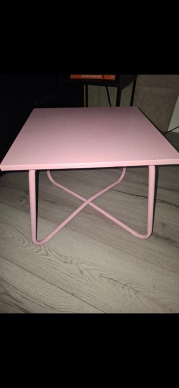 Roze bijzettafeltje