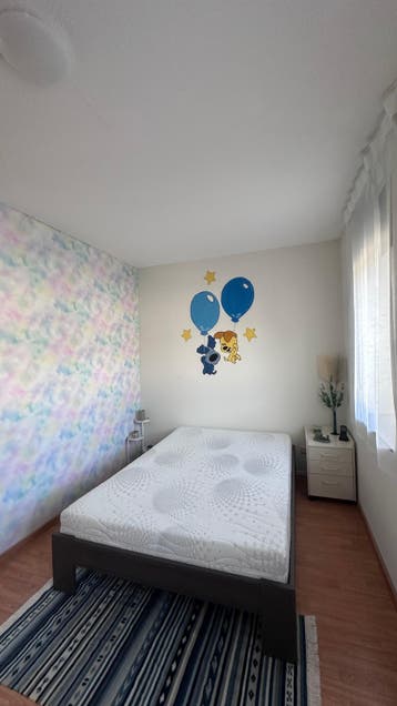 Bed 140x200 cm met matras - 8 jaar oud, niet vaak gebruikt