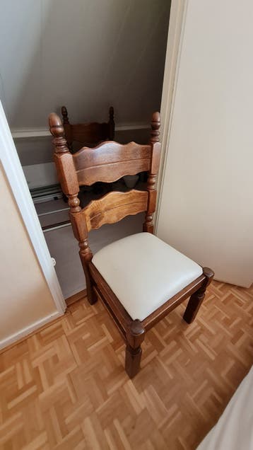 Set van 4 eiken stoelen met wisselbare zitting en eettafel