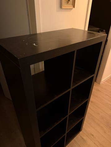 Gratis zwarte kast met beschadigingen