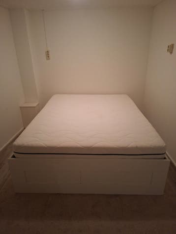 Gratis op te halen IKEA bedframe+bodems+matras 160x200 cm
