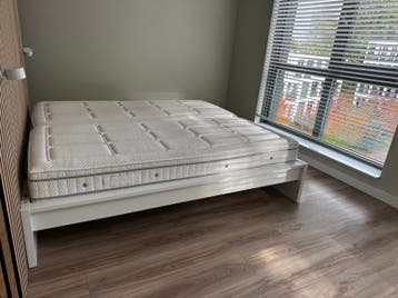 Gratis afhalen - 2 p. bed 180x200cm, matrassen, lattenbodems