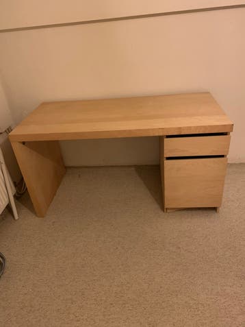 GRATIS - Oud model ikea Malm bureau.