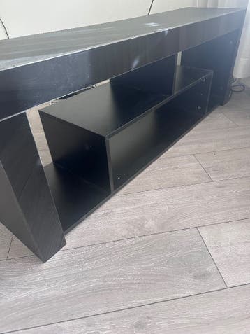 Free TV Stand – Pickup in Voorburg