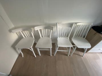 4 Witte Houten Stoelen