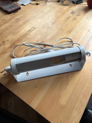 Witte wandlamp met E14 fitting en LED lamp
