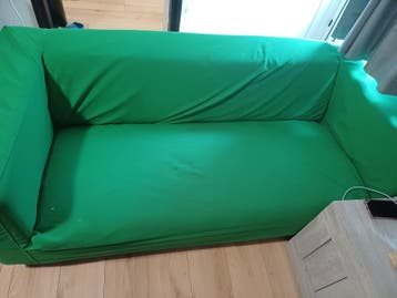 Comfortabele driepersoonsbank en tweepersoonsbank met hoes