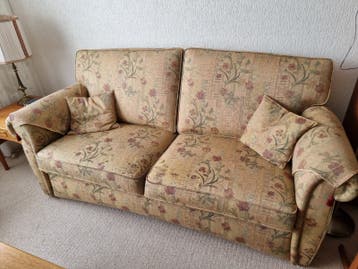 Comfortabele 2.5-zitsbank en losse fauteuil