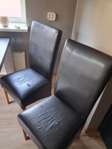 4 stevige stoelen gratis op te halen