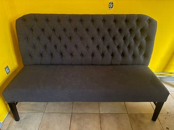 Eetkamer stoelen en bank
