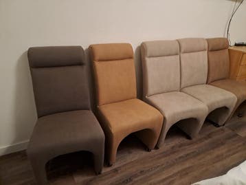 Set van 5 eetkamerstoelen in diverse aardetinten