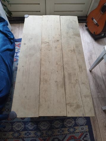Robuuste salontafel van hout en metaal