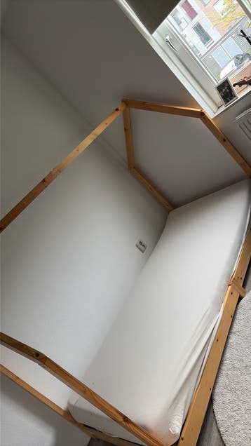Gratis ophalen eenpersoons bed huisje met matras eventueel