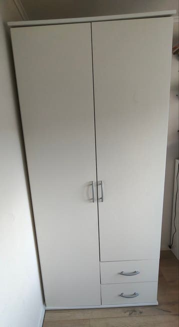 GRATIS gebruikte kledingkast