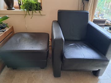 2 leren stoelen en poef, gratis ophalen