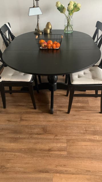 Uitschuifbare eettafel - 150x110 cm met 4 stoelen