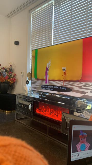GRATIS!!      TV meubel met haard en barst in glas