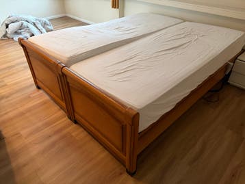 Tweepersoonsbed met verstelbare lattenbodems