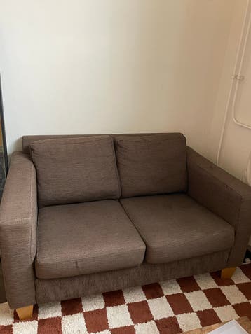 GRATIS Comfortabele tweepersoonsbank - Bruin stof