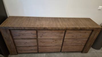 Massief houten kast/dressoir