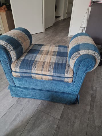 Comfortabele gestoffeerde voetenbank/poef