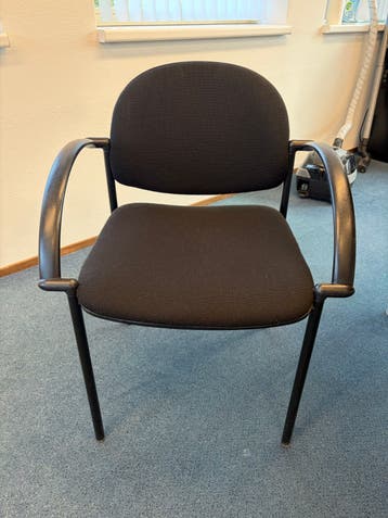 5 stoelen gratis af te halen
