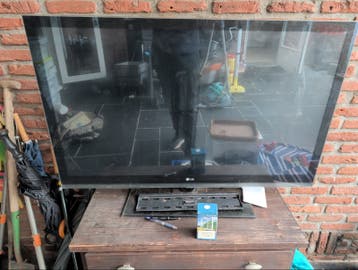 LG TV met ophangsysteem (gratis wegens krassen)