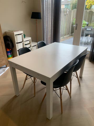 GRATIS VANDAAG! Uitschuifbare eettafel met 4 stoelen