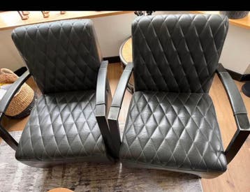 2 zwarte stoelen gratis af te halen in Franeker