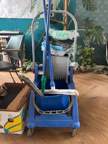 Gratis: Professionele Schoonmaak Set (Dweilwagen, Mop, etc.)