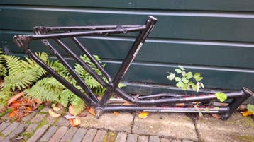 oud ijzer fietsframe