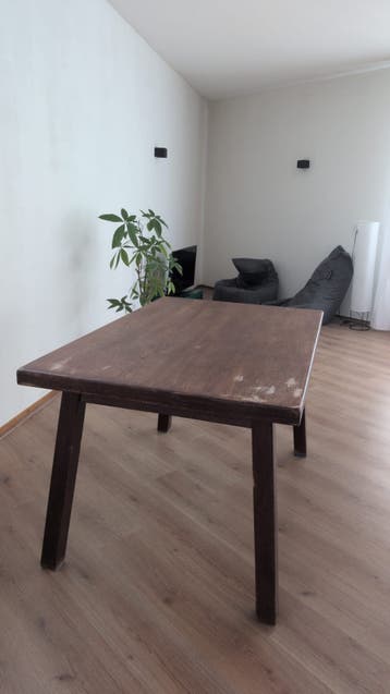 Stevige houten eettafel - opknapper (verhuizing)