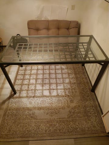 GRATIS Glazen eettafel met metalen onderstel