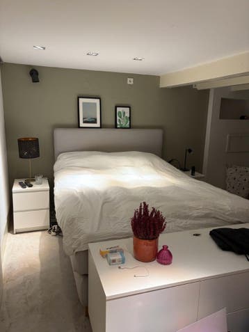 GRATIS - Boxspring met nachtkastjes en tv meubel