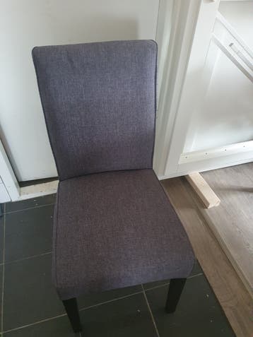Gratis! 4 nette eetkamerstoelen, grijs gestoffeerd