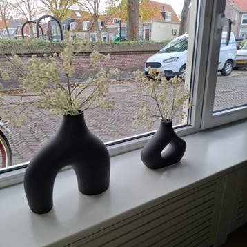GRATIS - Twee vaasjes met kunstbloemen
