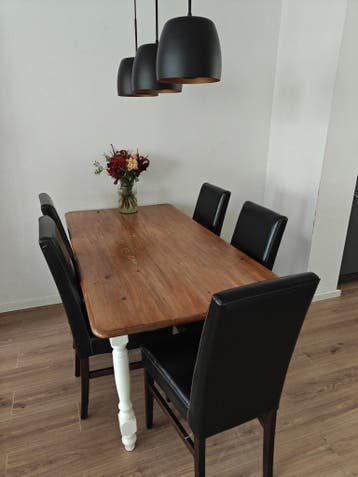 Eettafel + stoelen - gratis af te halen op 27/10 of 28/10