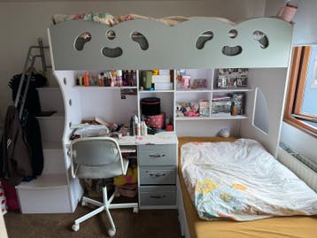 Hoogslaper stapelbed met bureau en opbergruimte