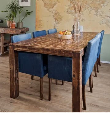 Gratis Grote eettafel met stoelen