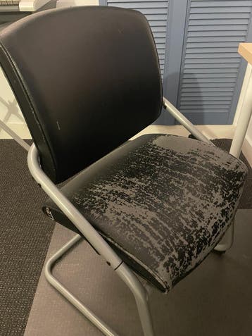 6 Hülsta eetkamerstoelen (3 wit, 3 zwart) - Gratis