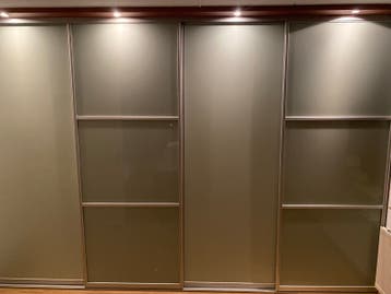 Linnenkast met schuifdeuren (260x380 cm)