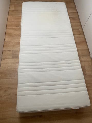 Gratis: IKEA Matrand en Auping matras 90x200