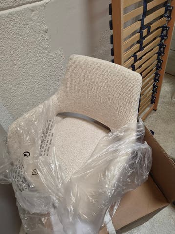 Nieuwe stoel - Crèmekleurig, zonder poten!!