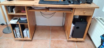 Computermeubel van hout, 140x60x75 cm