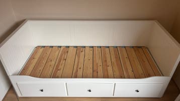 Uitschuifbaar Ikea HEMNES bed met 3 lades en 2 matrassen