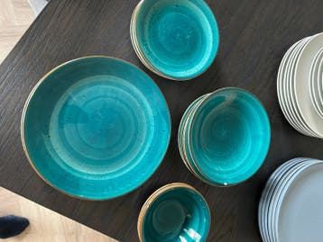 Servies set - 10 groene borden en 4 kommen