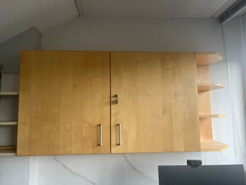 Hangkast met planken en verlichting ikea